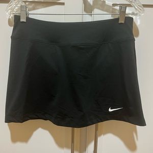 Nike dri-fit black tennis skirt - size M